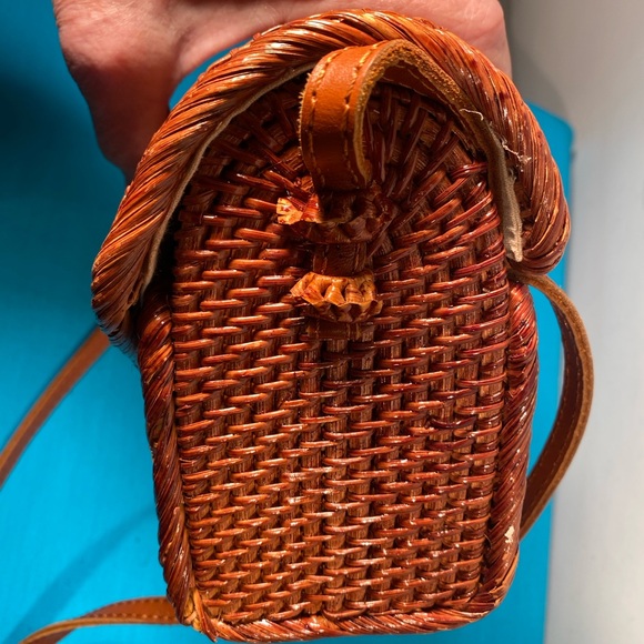 Wicker Crossbody Bag - Picture 4 of 9